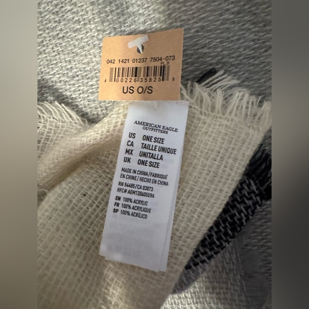 American Eagle blanket scarf plaid NWT - Picture 2 of 3